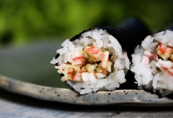 California: krab, majo, avocado, por, ogórek, pestki słonecznika