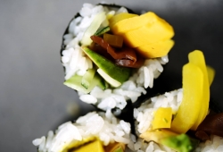 Vegeroll: ogórek, avocado, tykwa, oshinko